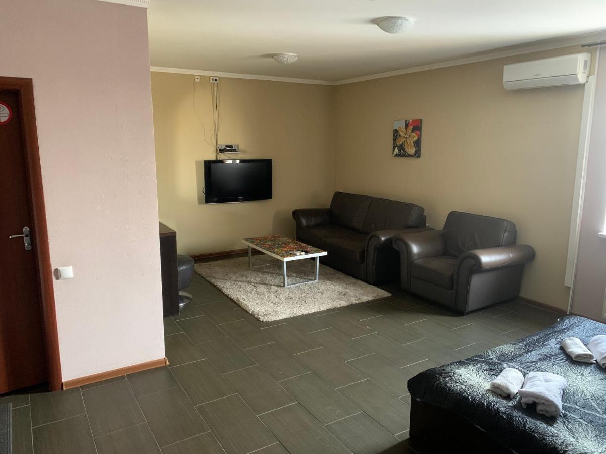 Green Hotel Kiev Bagian luar foto