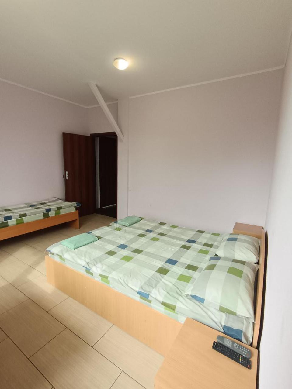 Green Hotel Kiev Bagian luar foto